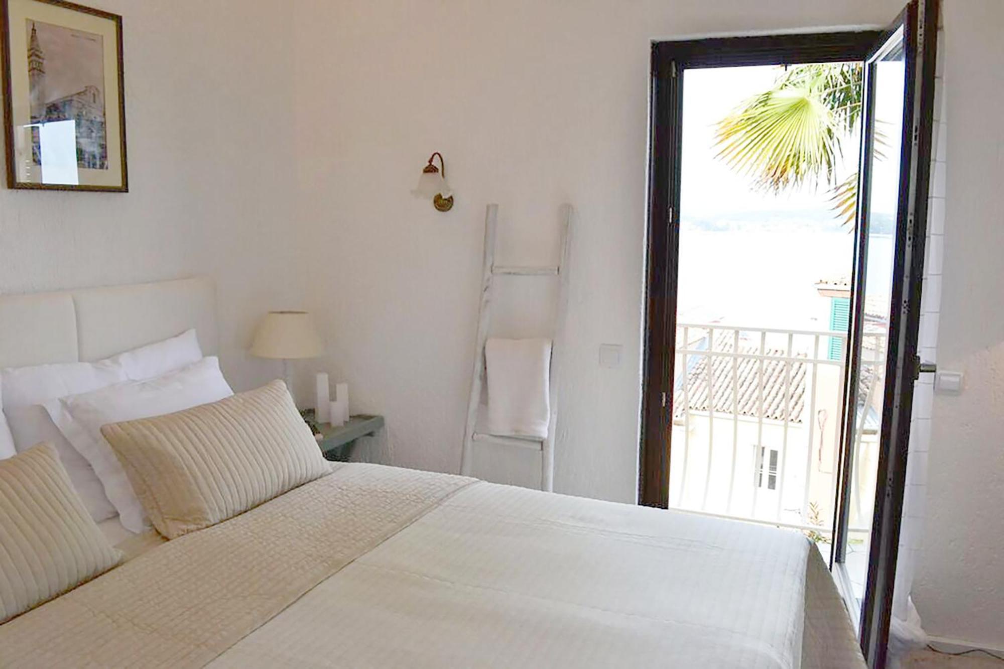 Sea View House Olja Ровин Екстериор снимка