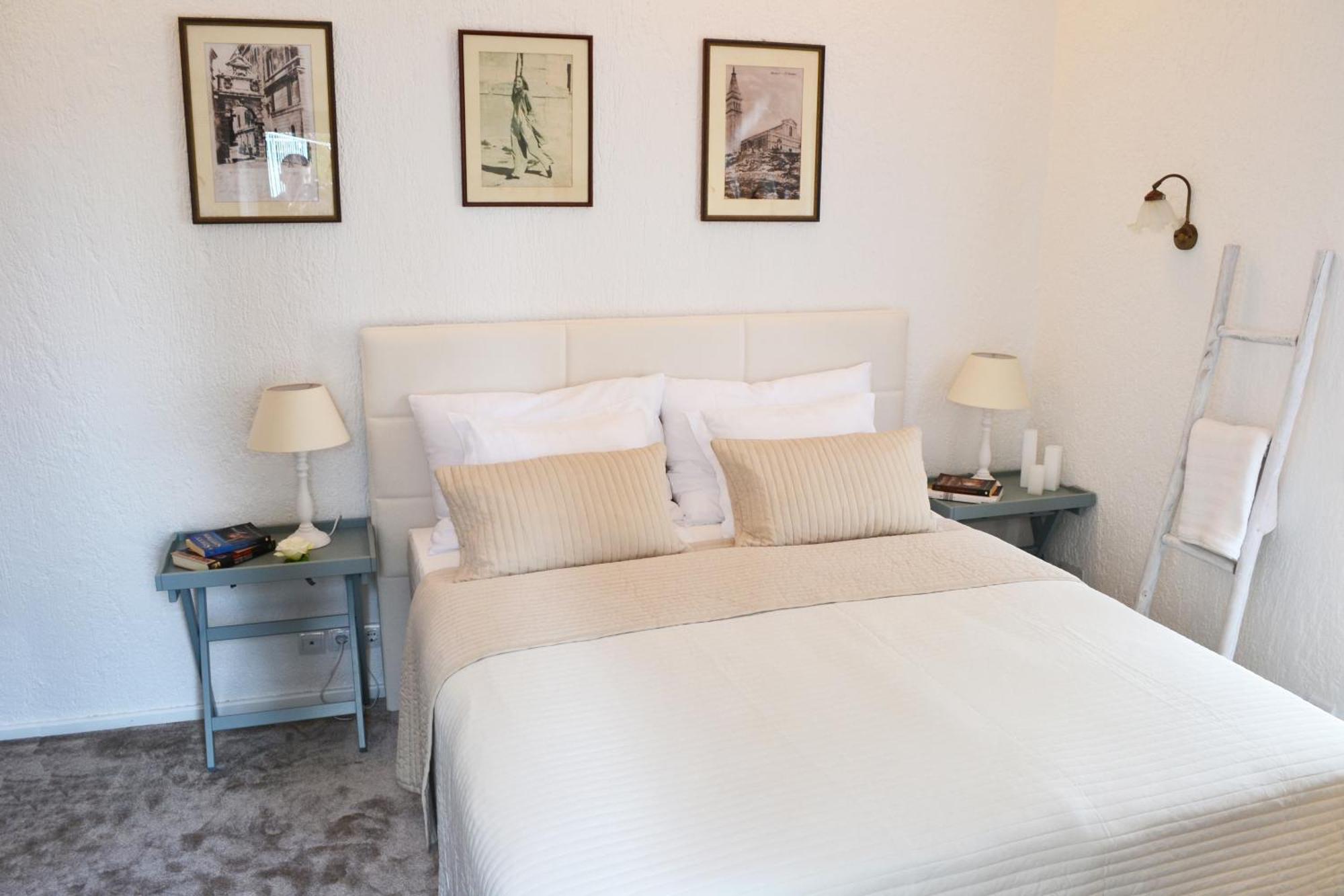 Sea View House Olja Ровин Екстериор снимка