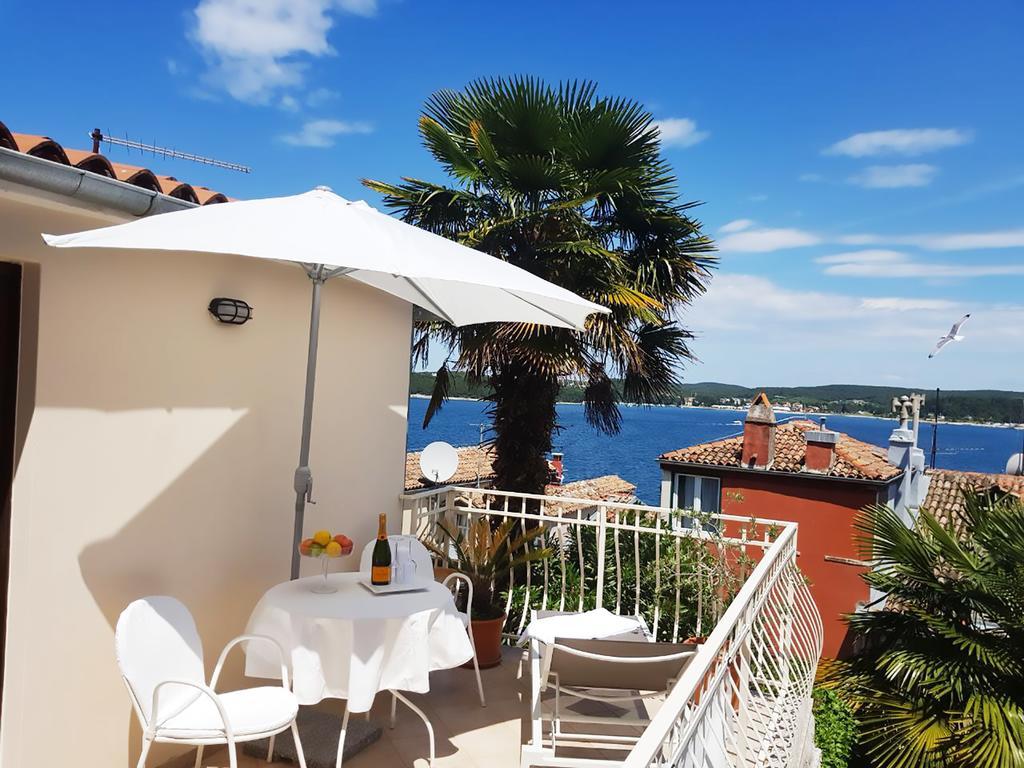 Sea View House Olja Ровин Екстериор снимка